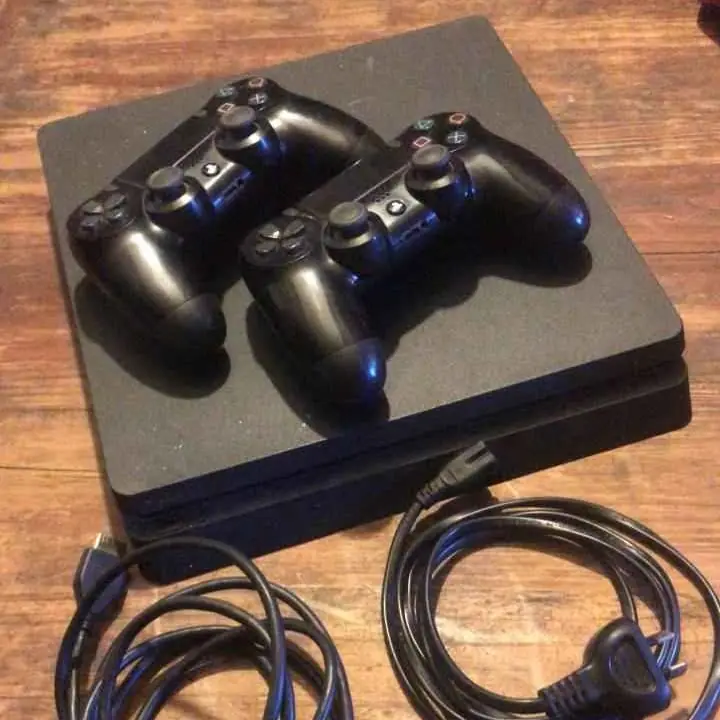 Vendo ps4 super slim me pide actualización escucho ofertas