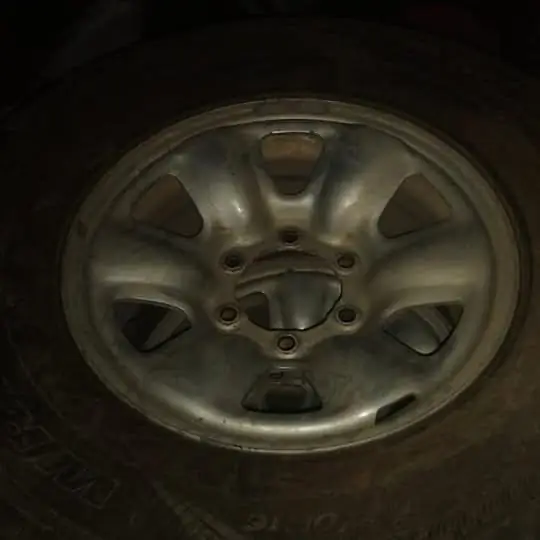 Vendo ruedas de toyota cubiertas nuevas