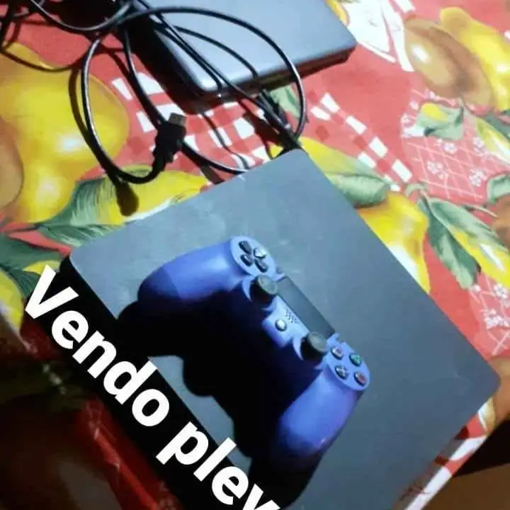 Vendo play 4 slim todos los cables un joistick se prueba sin problemas escucho ofertas de contado