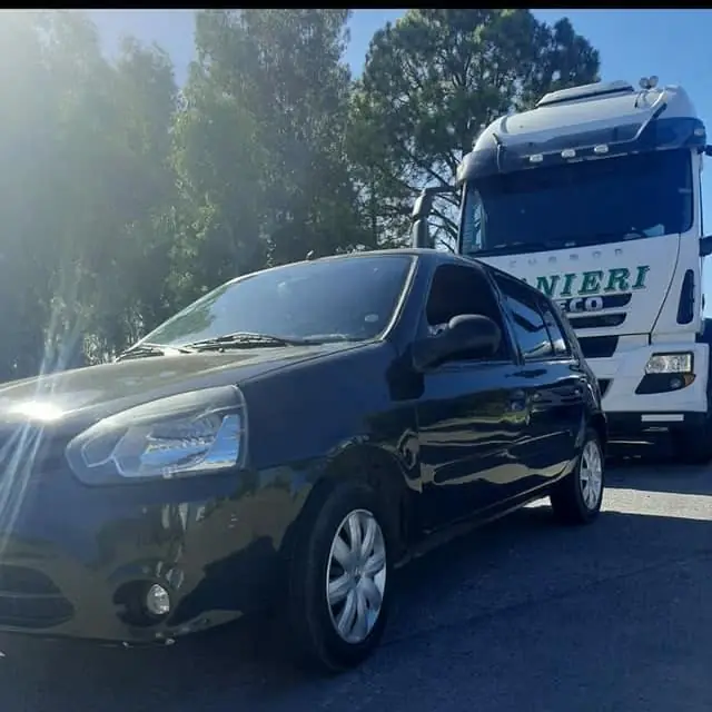 Vendo clio mio dynamic 2015 el más ful con deuda paso informe por privado