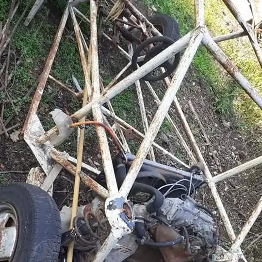 Vendo arenero motor de 147 a poner en marcha no tiene los papeles