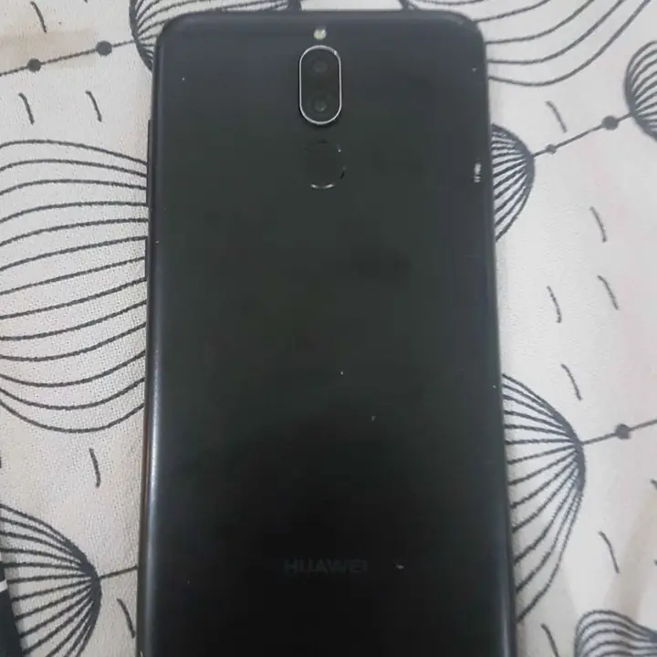 Vendo hawei mate 10 lite Funcionando perfecto con huella 32 interna 4 de ram