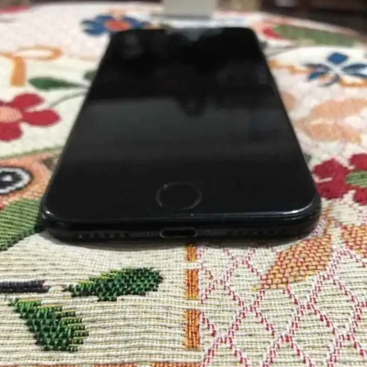 iPhone 7 de 128 astillado vendo libre de todo Batería al 100%