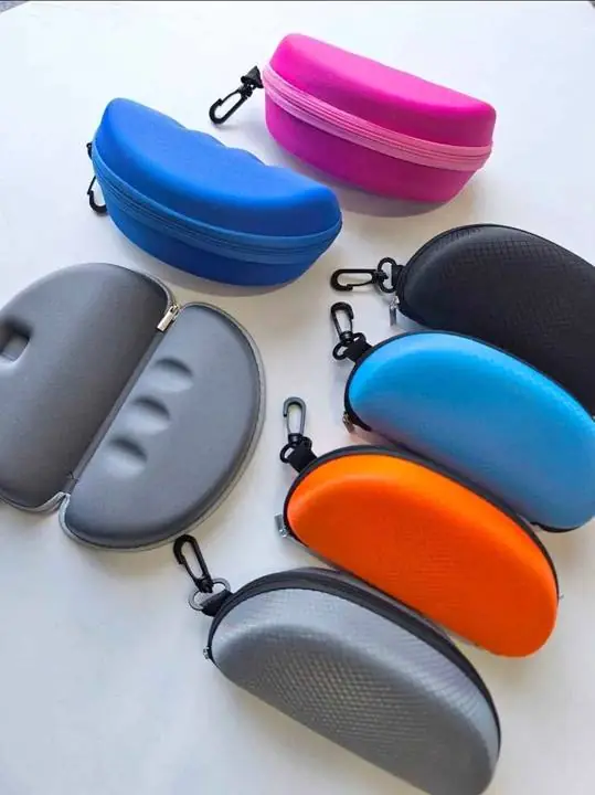 Estuche de anteojos con cierre y gancho