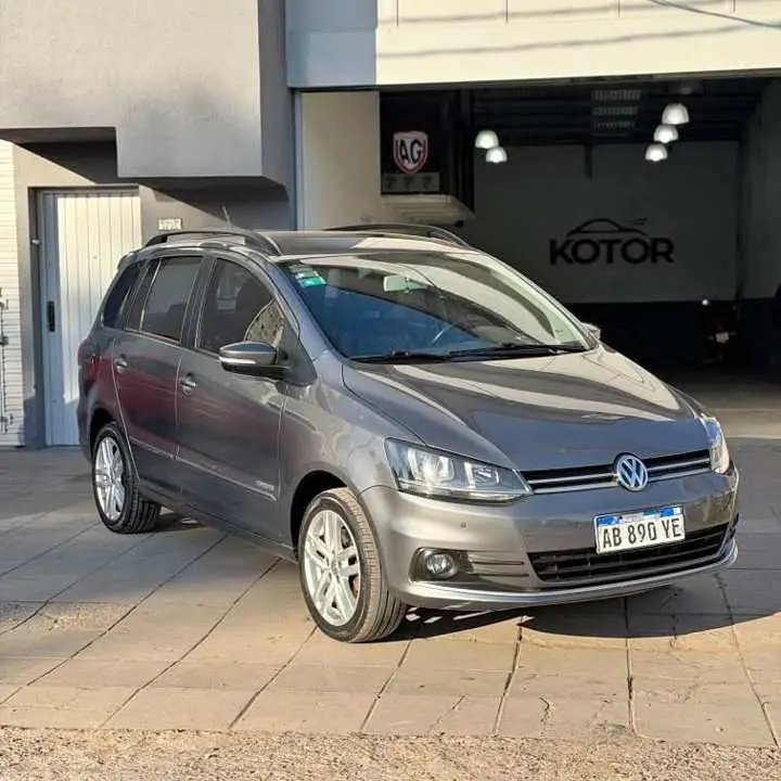 Vendo/permuto Volkswagen Suran Highline año 2017 con 130 mil kms PESOS titular $ 16.800.000