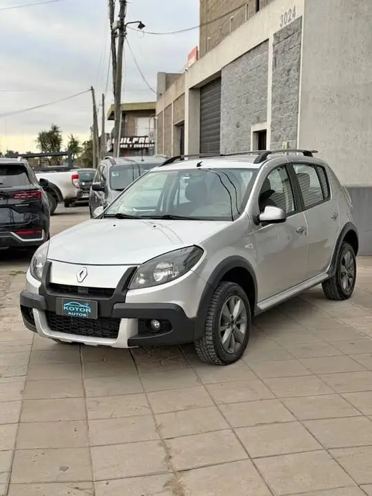 Vendo Renault Sandero Stepway privilege año 2011 inmaculado