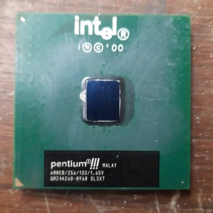 Vendo procesador Vintage Pentium III con cooler original