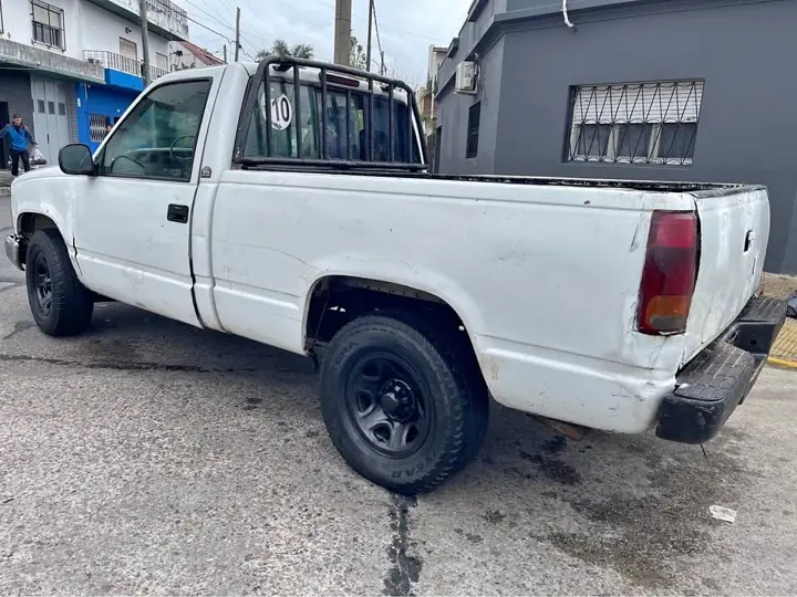 Vendo Chevrolet silverado coquet año 2001 Motor 4.1 Maxion, 4 cilindros aspirado 190.000 k