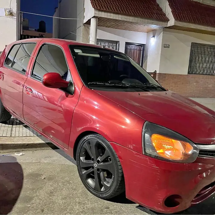 Vendo Renault clio mío 2015 – $8.500.000 • 92.000 km originales. • Excelente estado, nada para hace