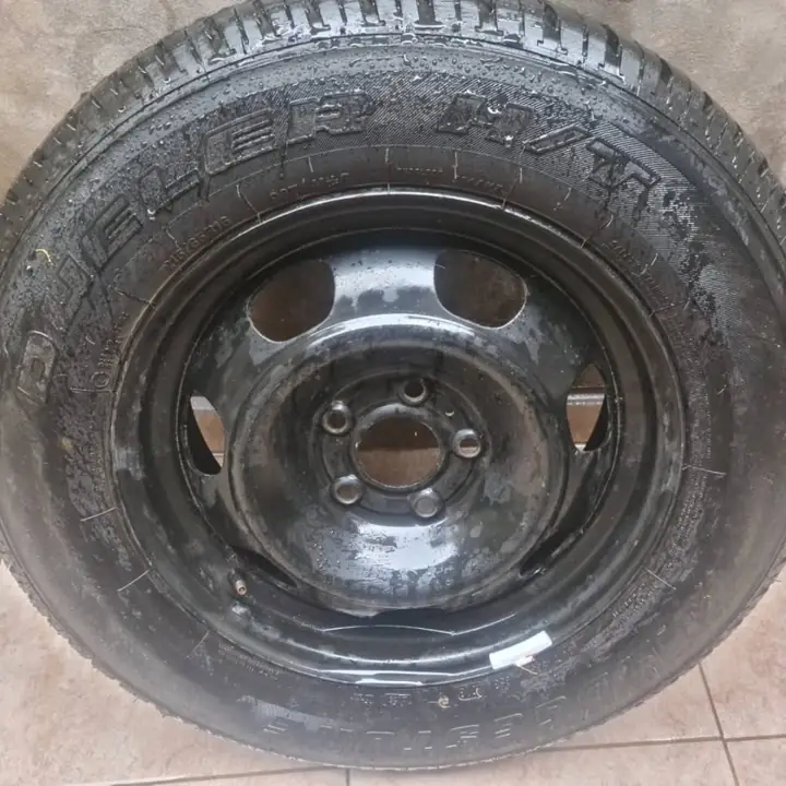 Rueda completa bridgestine dueler 215 65 R16. nieva