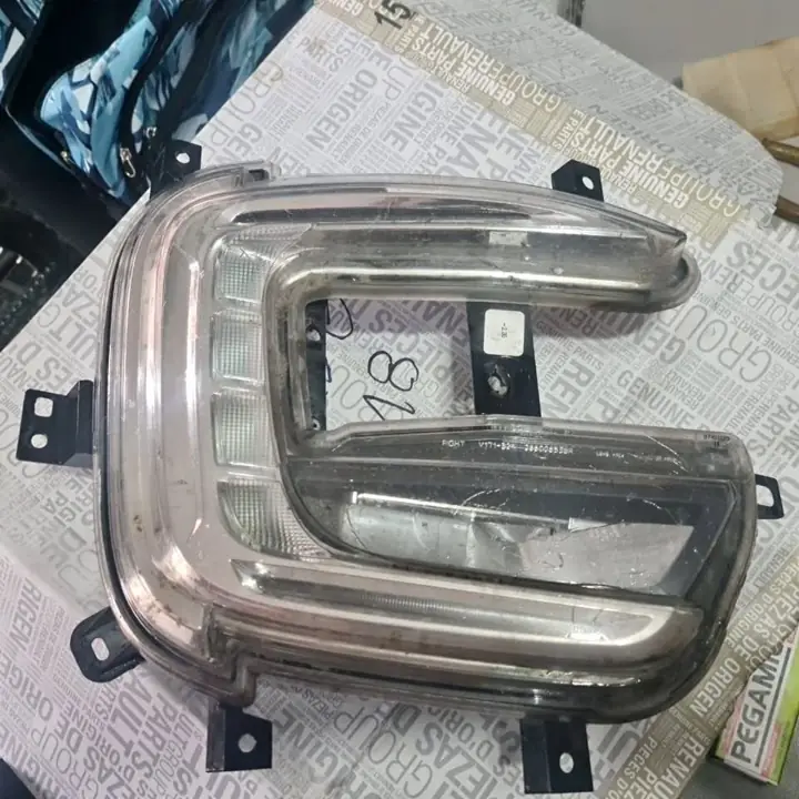 Faro auxiliar delantero derecho