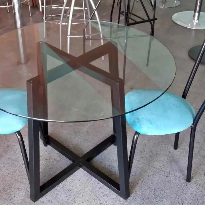Juego de mesa y sillas