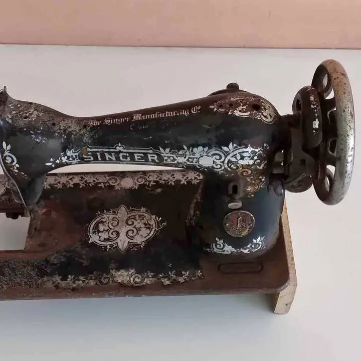 Máquina de coser para adorno