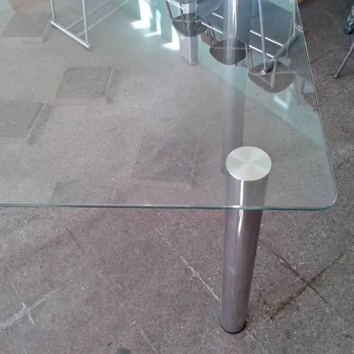 Mesa tapa cristal patas con ultravioleta