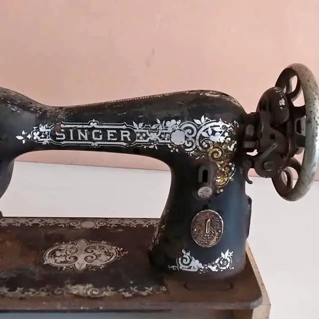 Maquina de coser antigua para decorar