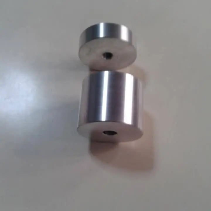 Pegamos y fabricamos insertos para pegar con ultravioleta al vidrio