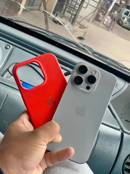 iPhone 15 pro 128gb 78 de batería