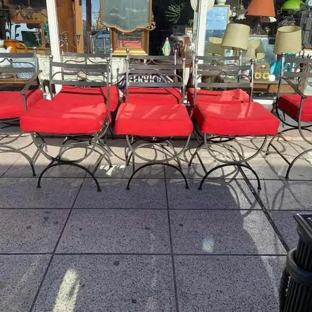 Mesa y sillas