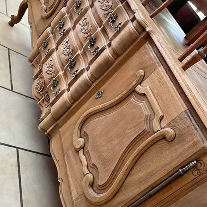 Bajo Aparador antiguo estilo provenzal de roble $600.000 WhatsApp