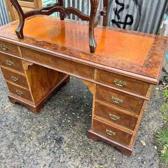 Escritorio estilo inglés antiguo valor $450,000 WhatsApp