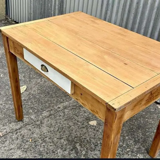 Mesa estilo campo escritorio antigua valor $250.000