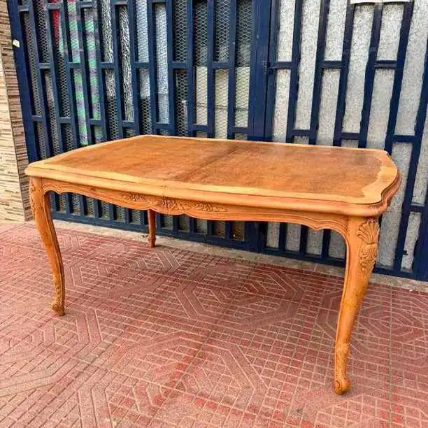 Mesa antigua lavada estilo francés Luis XV valor $600.000 más datos en la Fotos