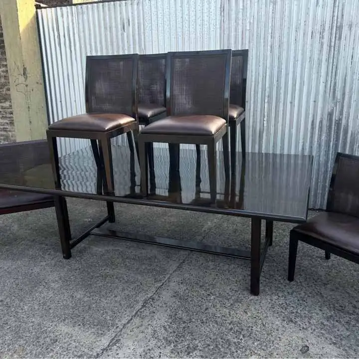 LÍQUIDO Mesa y sillas