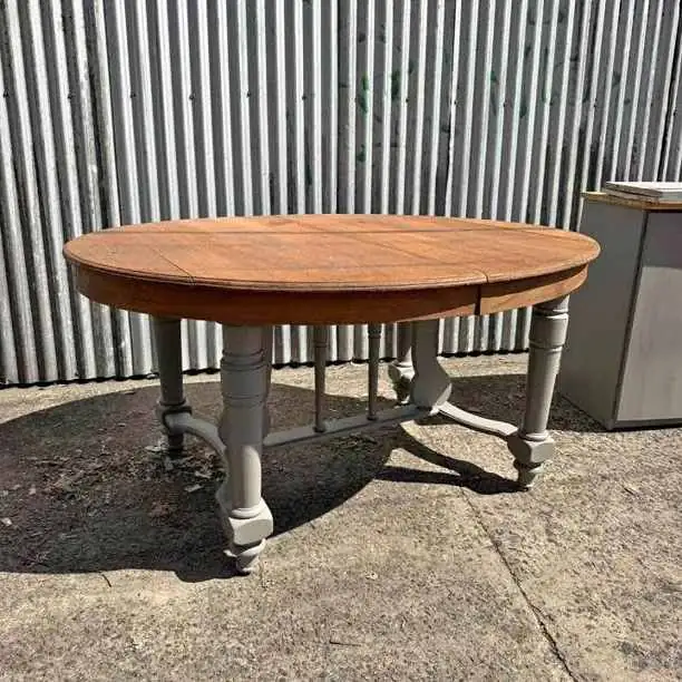 Mesa de cedro antigua no tiene tabla de alargue valor $350,000 WhatsApp