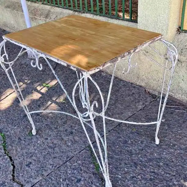 Mesa de jardín antigua más datos en la Fotos $100.000