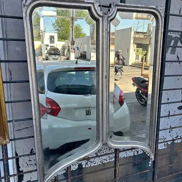 Espejo antiguo biselado más datos en la Fotos valor $120.000