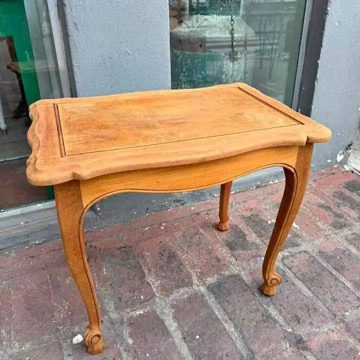 Mesa de sala estilo provenzal antigua lavada intervenida valor $150,000 más datos en las fotos mesa