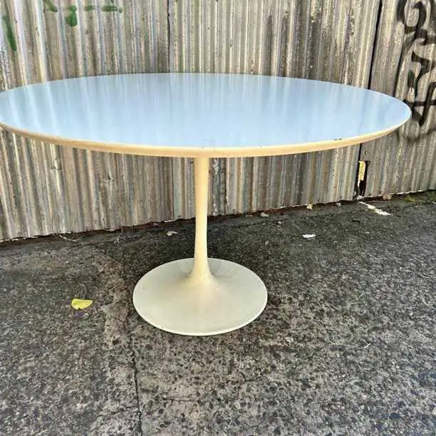 Mesa de comedor tulip de diceño Mas datos y medidas en las fotos Valor $350.000