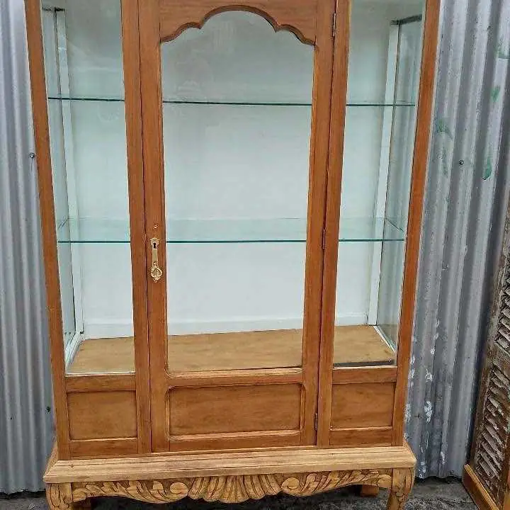Vitrina antigua Chipendale lavada valor $1.250.000 WhatsApp te viste el comedor