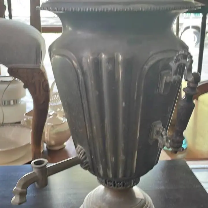 Samovar antiguo sano faltante de canilla valor $100,000