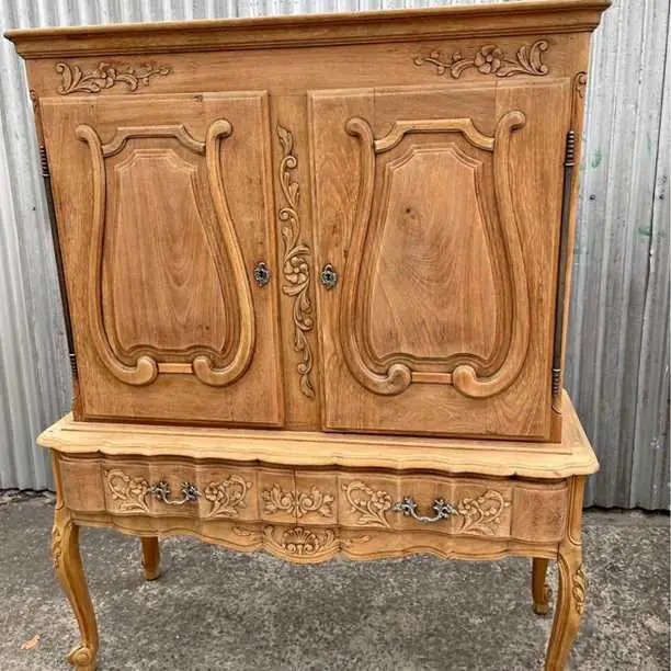 Bargueño antiguo estilo provenzal lavado valor $600,000 WhatsApp te viste el comedor