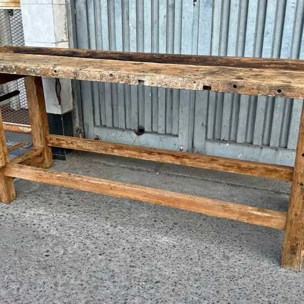 Banco carpintero antiguo de roble sano muy Deco más datos en las fotos ￼valor $400.000