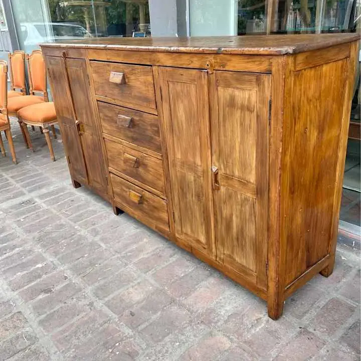 Mueble antiguo de roble es muy rdeco y se encuentra en excelente estado valor $920,000 ￼