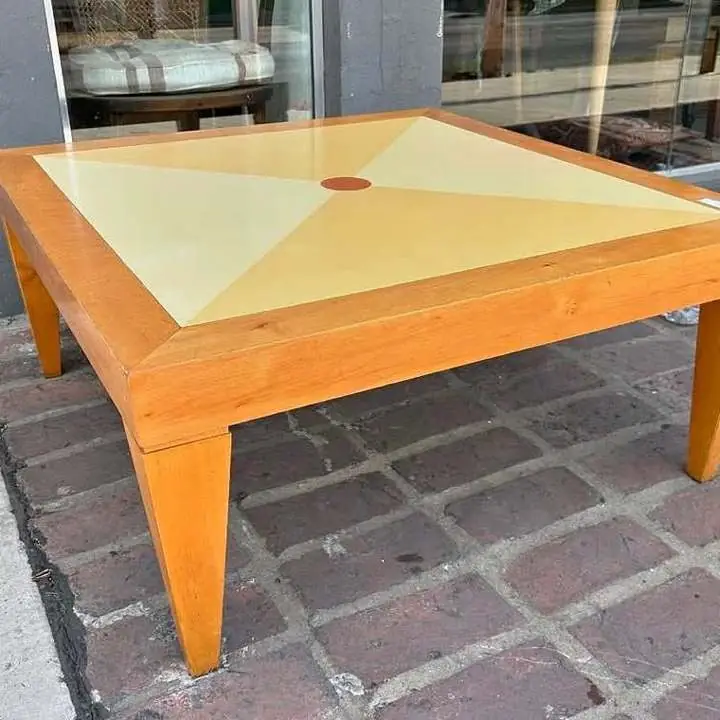 Mesa de frente medidas en las fotos valor $120,000
