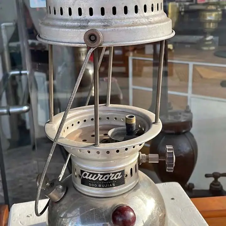 Candelabro antiguo se vende tal cual está en la foto valor $80,000