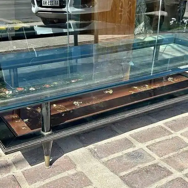 Mesa de frente de sofá estilo oriental ￼ valor $250,000