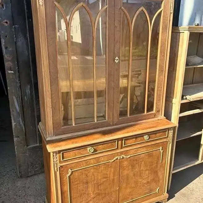 Vitrina antigua lavada laqueada estilo inglés mas datos en las fotos valor $350.000