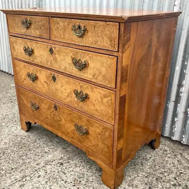 Comoda antigua Luis XIV más datos en la Fotos valor $350.000