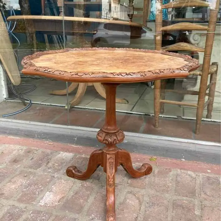Mesa de sala estilo inglés