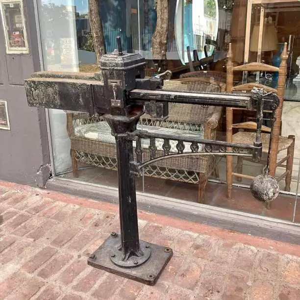 Balanza antigua decorativa valor $900,000 más datos en la Fotos