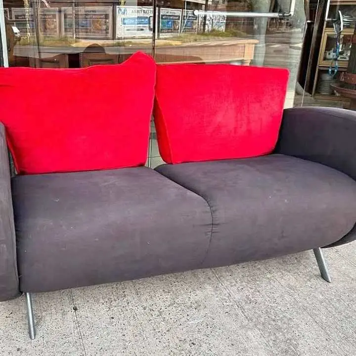 Sillon de diseño medidas en las fotos valor $400,000