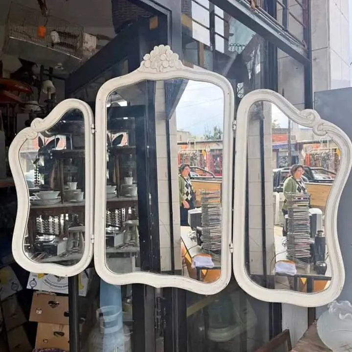Espejo provenzal antiguo valor $100,000 más datos en las fotos