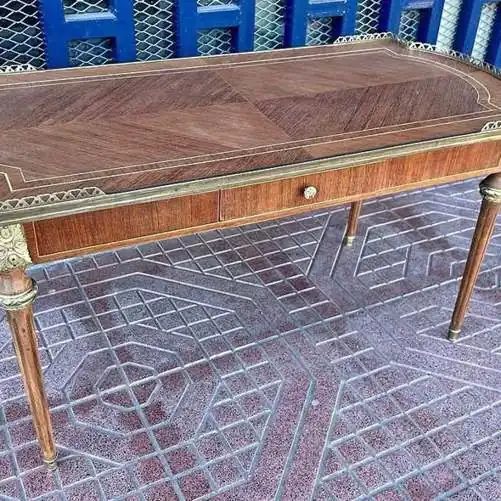 Mesa Ratona estilo francés antigua más datos en la Fotos valor $130.000