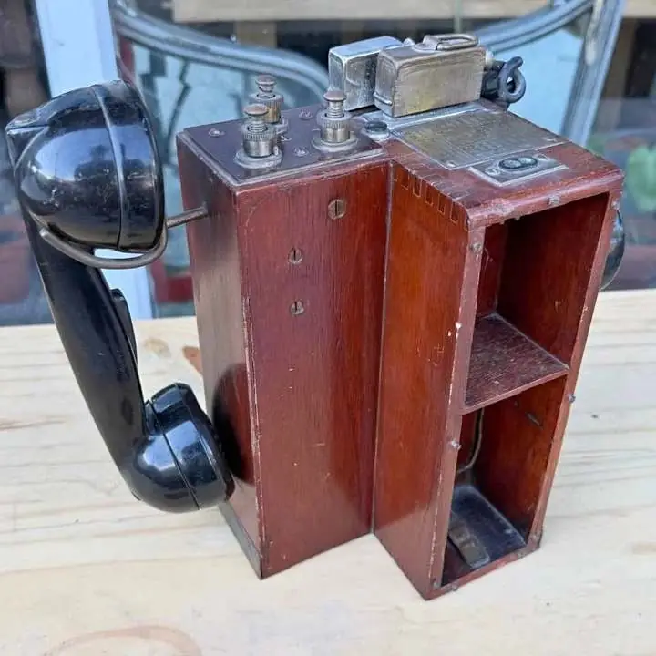 Teléfono antiguo más datos en la Fotos valor $150,000