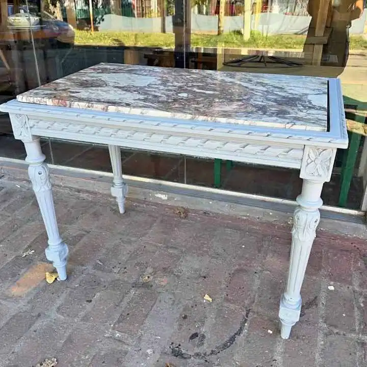 Mesa francesa con mármol antigua valor $300,000 más datos en la Fotos