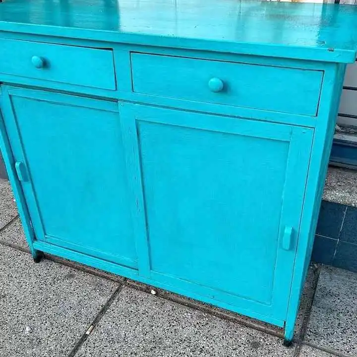 Mueble de campo antiguo contiene cajones valor $200,000 más datos en la Fotos